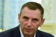 Помощник Зеленского не смог прямо ответить на вопрос об офшорном скандале