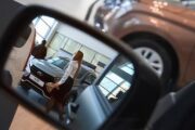 Продажи автомобилей Lada в России взлетели в полтора раза: Бизнес: Экономика: Lenta.ru