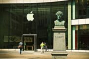 Apple выплатит почти $30 млн по иску сотрудников своих магазинов
